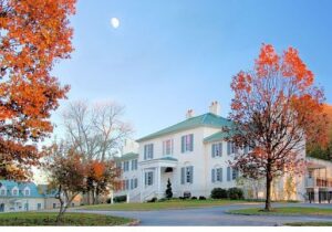 Selecting a Venue for Your Corporate Meeting historic oakland manor